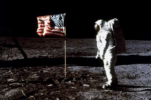 Американский журналист Сибрел назвал веру в успех миссии США на Луну «детской сказкой»