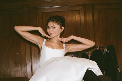 Зендея показала фото в свадебном платье