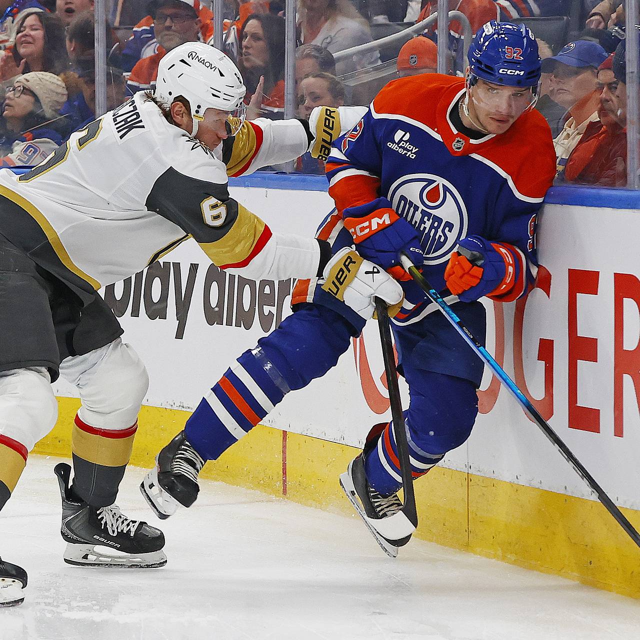 Женщина родила ребенка во время матча НХЛ