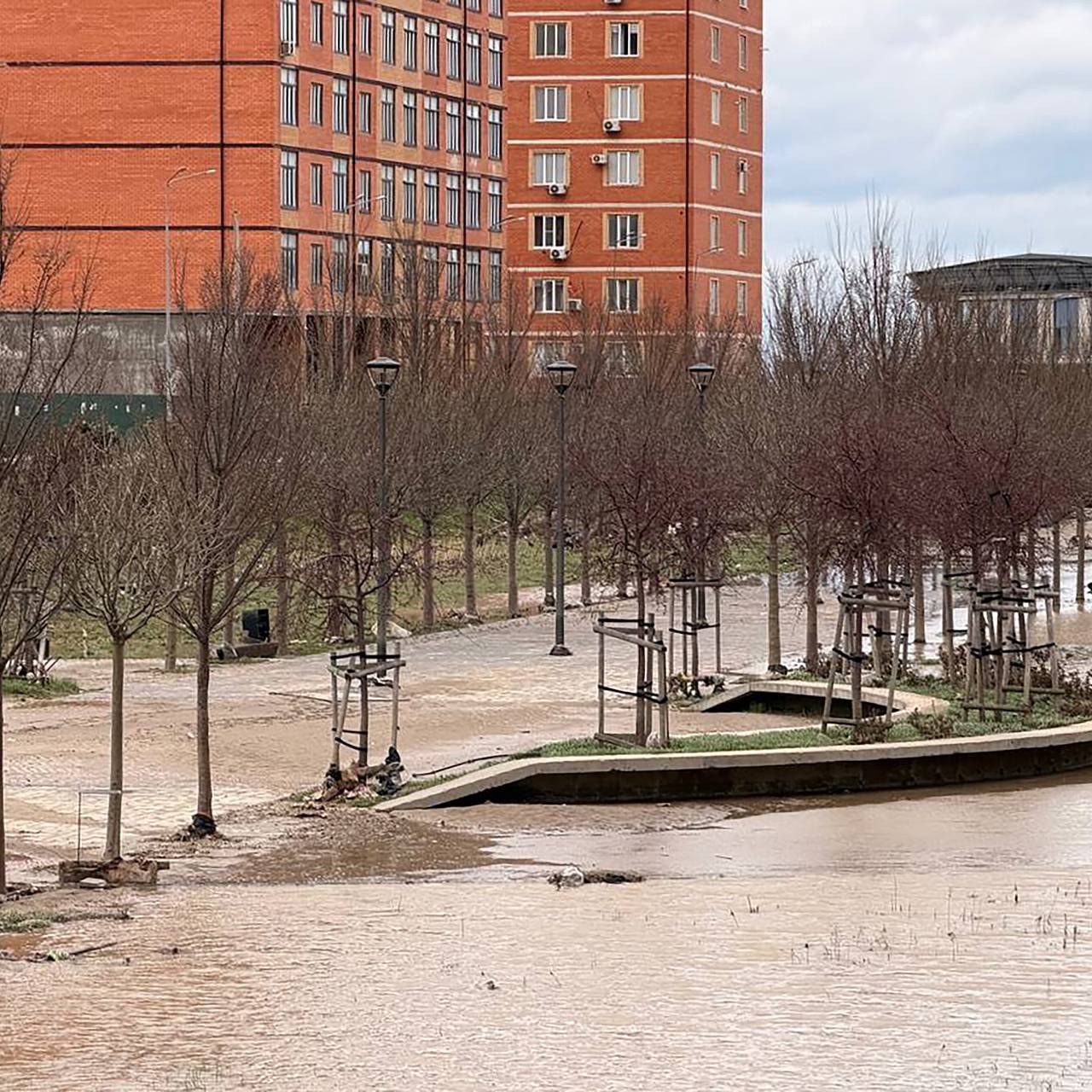 Разрушение дома в Махачкале попало на видео