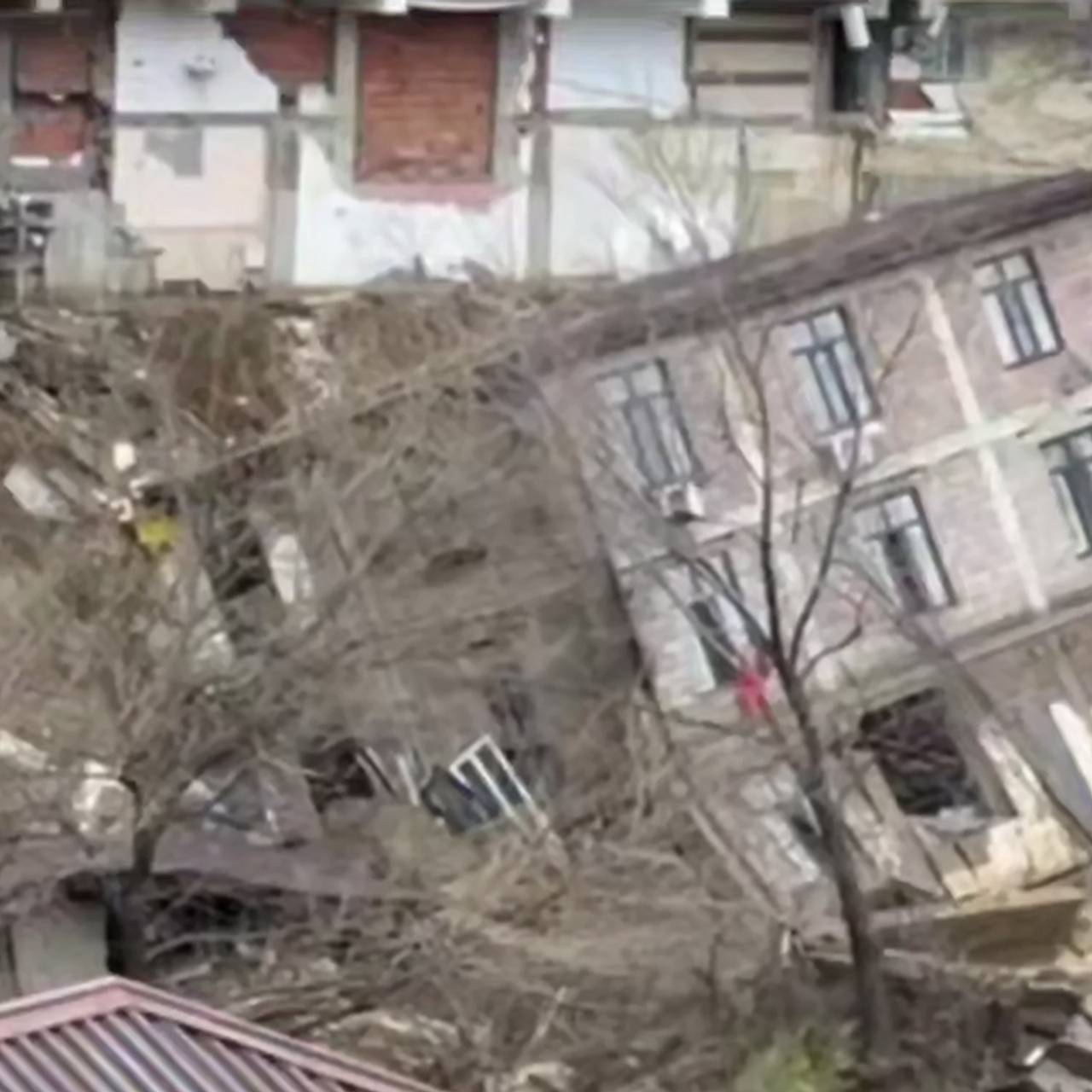 Еще один дом оказался под угрозой разрушения в Махачкале