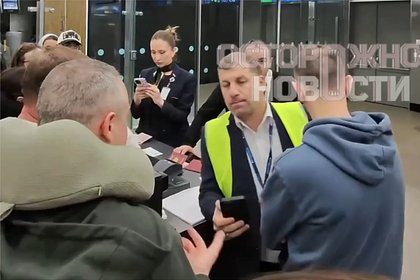 Машина врезалась в российский самолет в аэропорту Турции