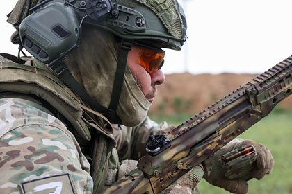 Комплект поставки штурмового АК-12 в &laquo;Мультикаме&raquo; показали на фото