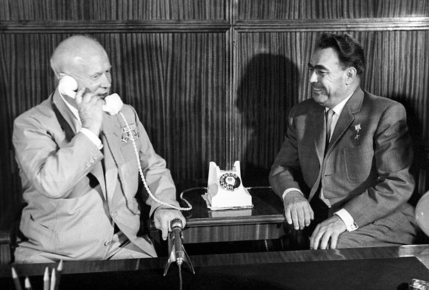 Никита Хрущев и Леонид Брежнев