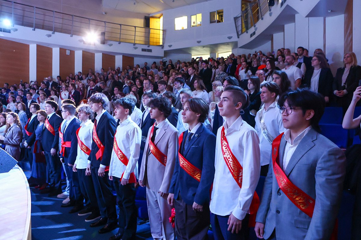 В некоторых регионах за получение серебряной медали дают денежное вознаграждение