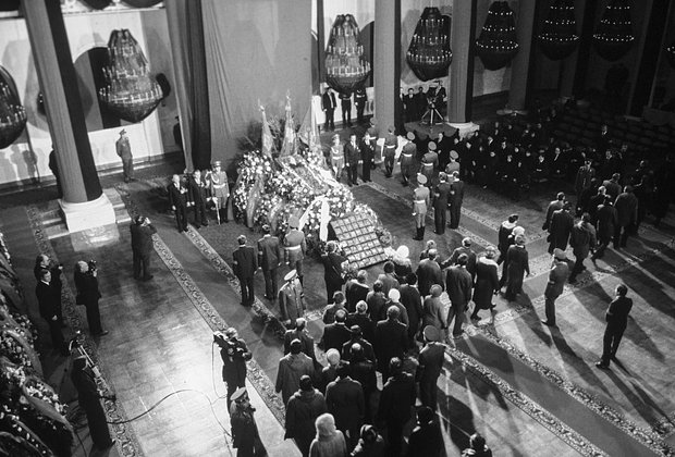 Прощание с Леонидом Ильичом Брежневым