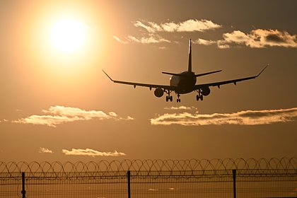 Пассажирский самолет развернулся в небе над океаном из-за приступа у пассажира