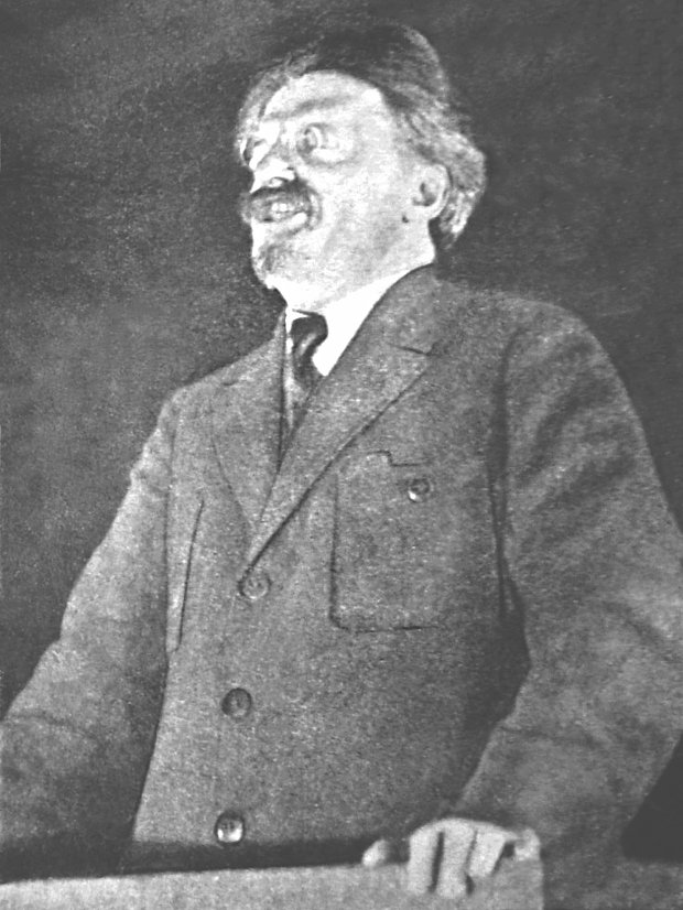 Троцкий на трибуне