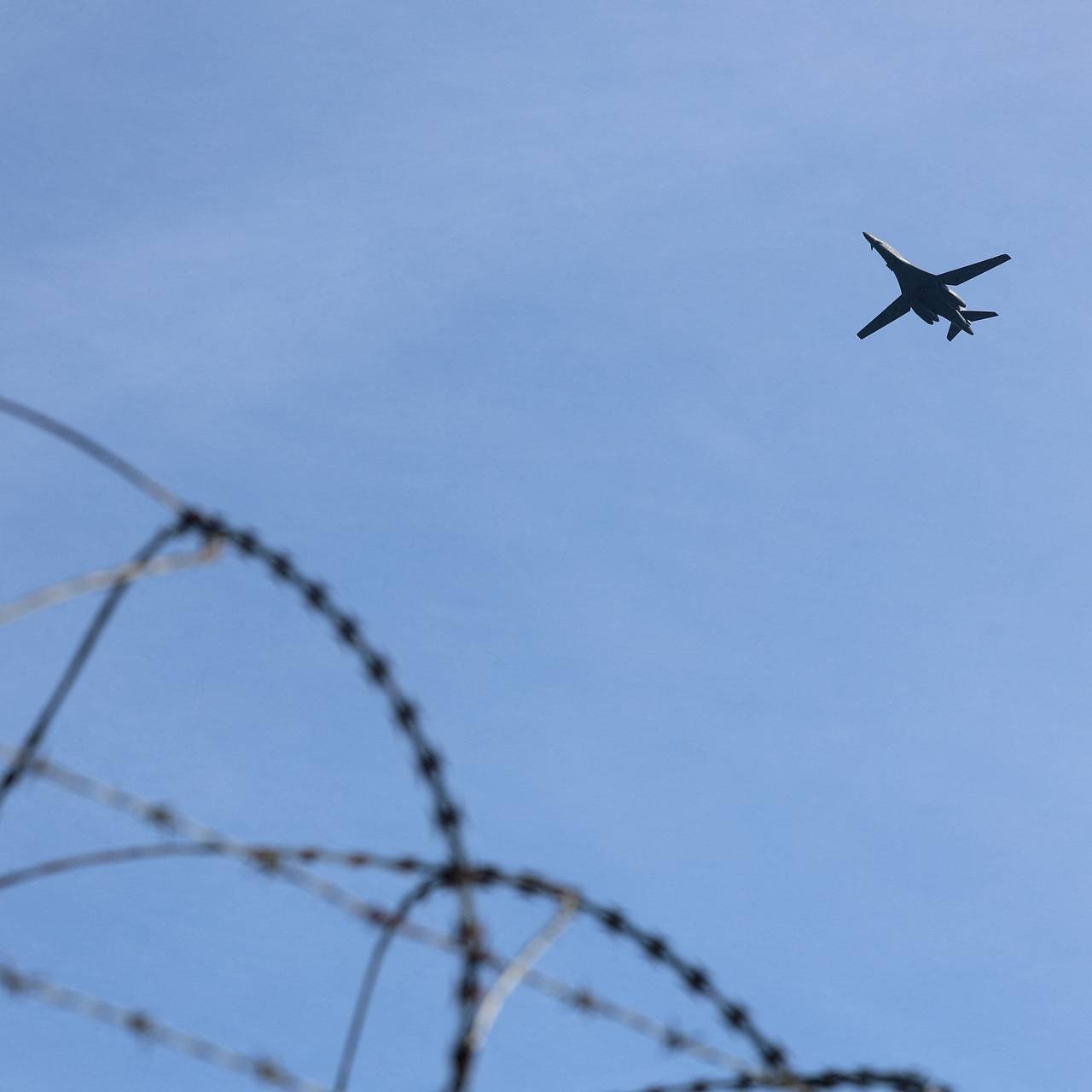 США сбросили 100 мощных бомб при спасении летчика в Иране