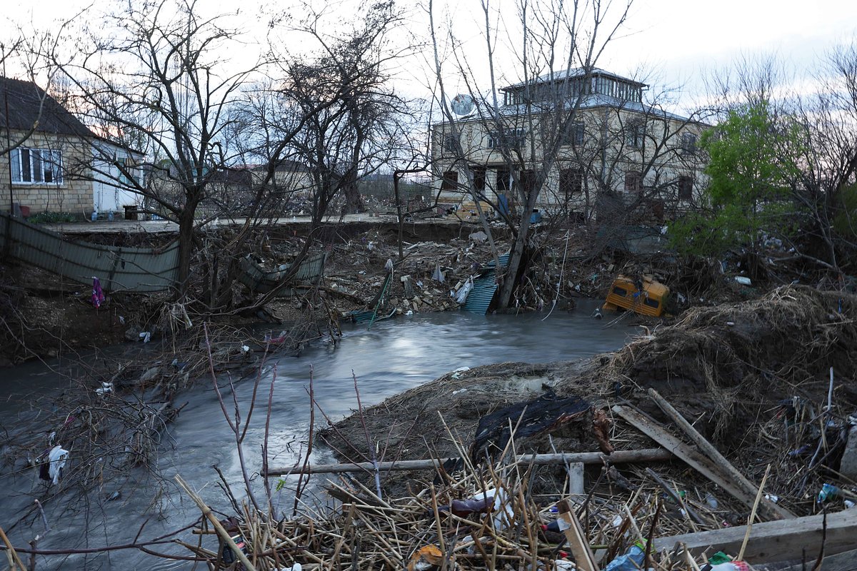 Подтопленные жилые дома в поселке Мамедкала Дербентского района Республики Дагестан