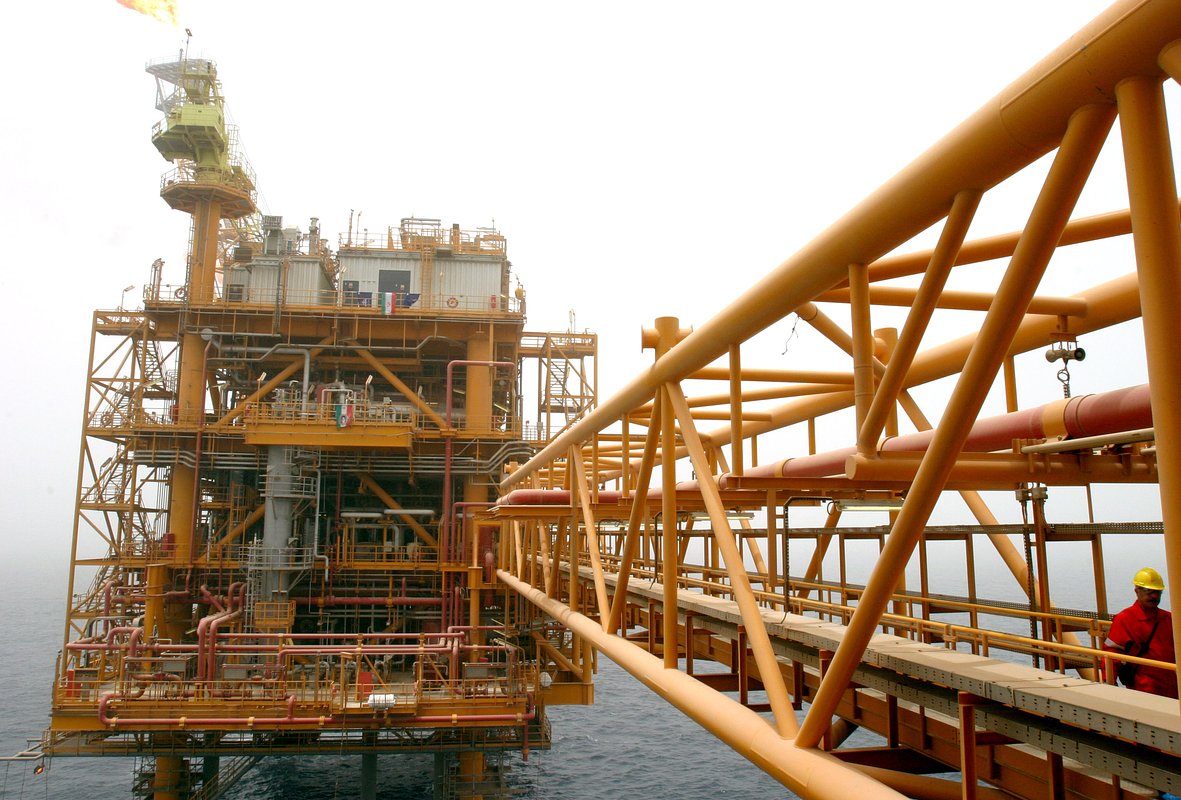 На острове Харк можно одновременно загружать нефтью сразу десять супертанкеров