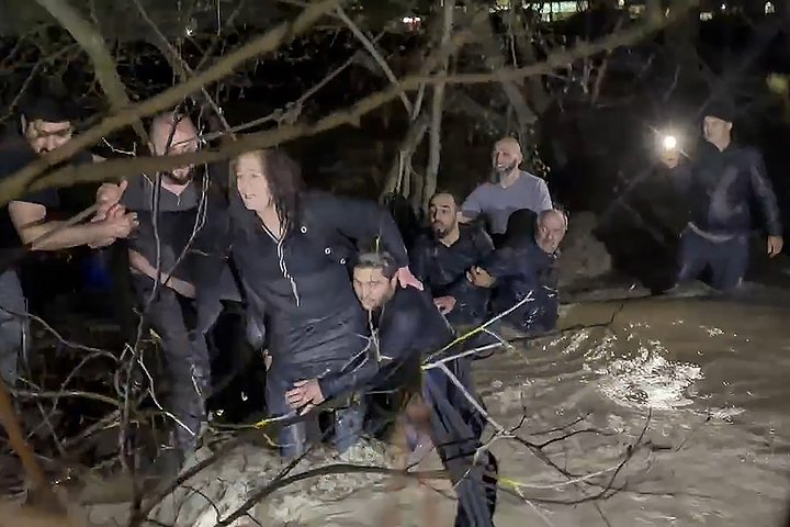 Спасение людей в селе Кала Дербентского района Республики Дагестан