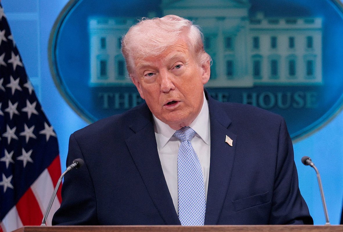 Президент США Дональд Трамп угрожает напасть на Харк