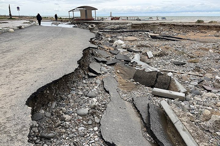 Улица Махачкалы, пострадавшая от затопления 