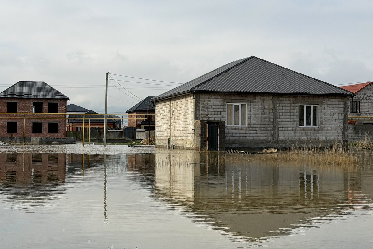 Частные дома в Махачкале, затопленные из-за обильных дождей