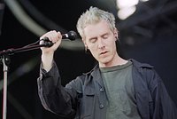 «Я оглянулся посмотреть» 35 лет назад первый альбом Massive Attack изменил британскую музыку. Что сделало группу великой?
