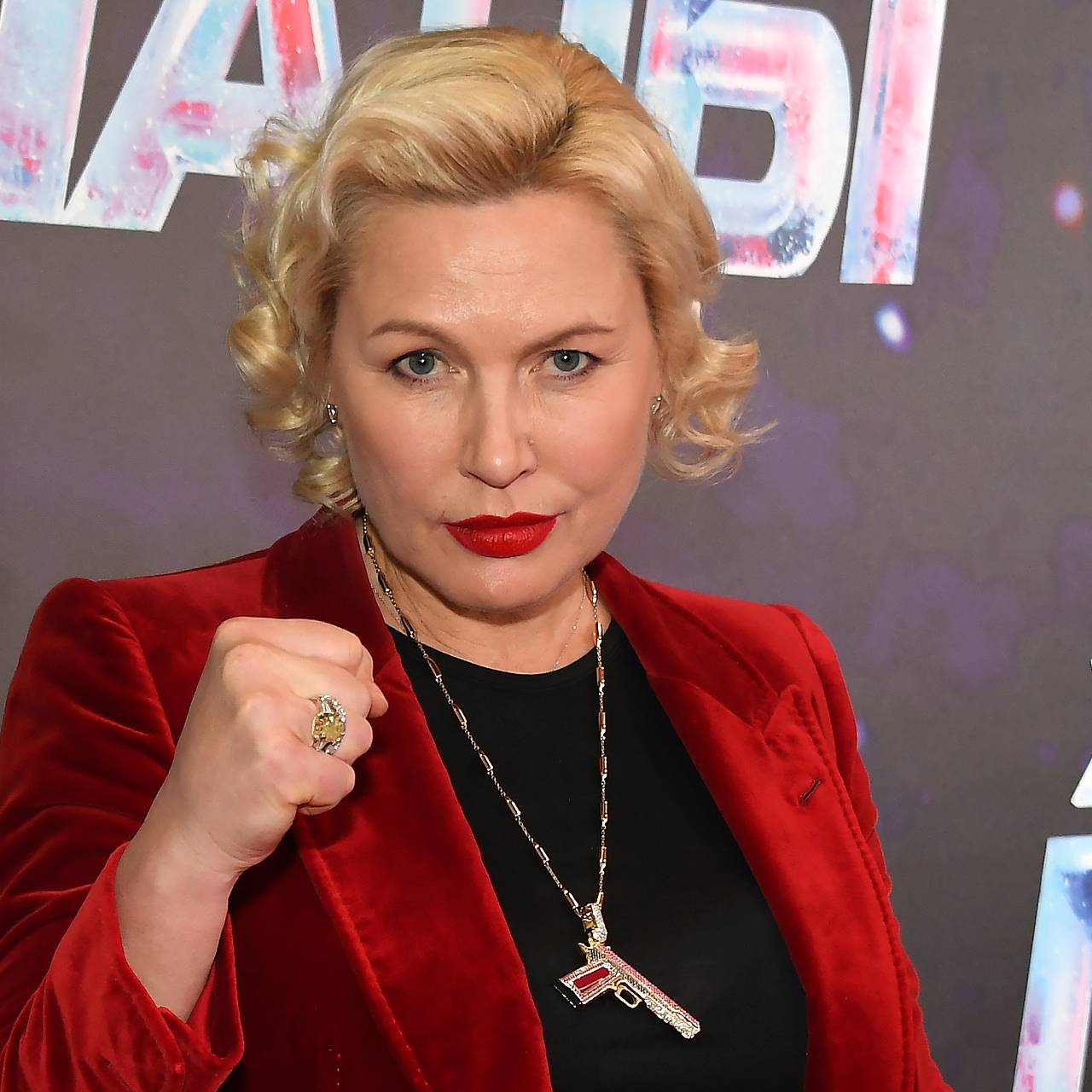 Российская чемпионка мира по боксу отпраздновала 50-летие в откровенном виде