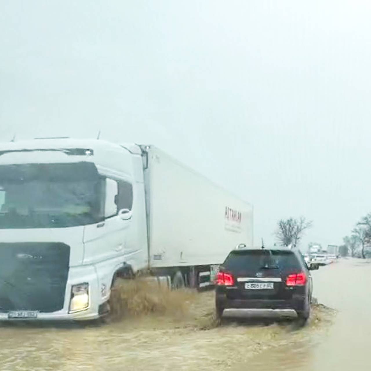 Жителей российских регионов предупредили о плохой видимости на дорогах