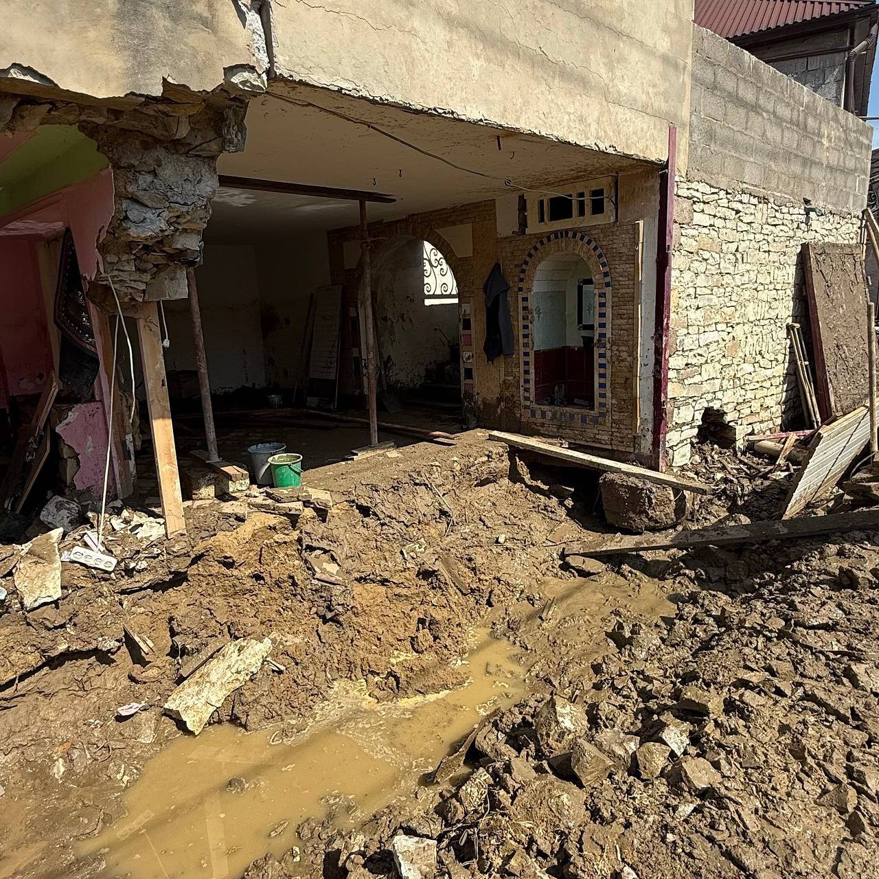 Сотни домов пострадали после прорыва дамбы в Дагестане