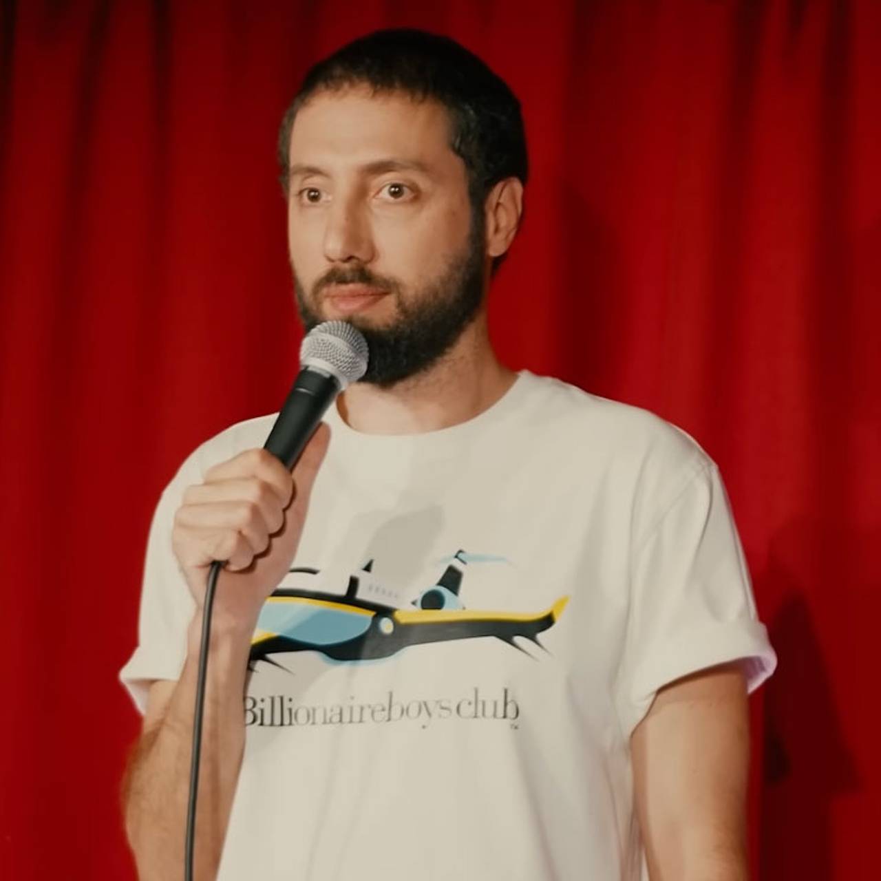 Уехавший из России комик объяснил наличие у себя нескольких гражданств