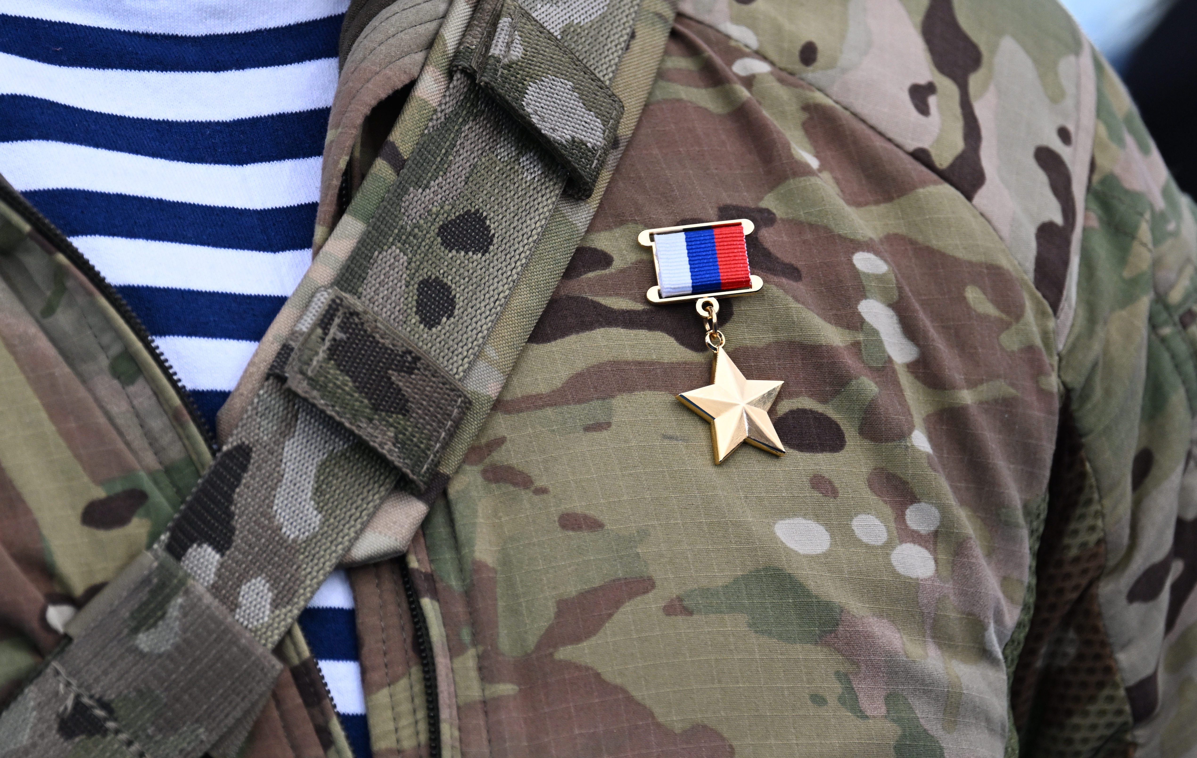 Герой России бесследно исчез в военном городке. Он был мобилизован на СВО, громил отряды ВСУ и получил медали лично от Путина