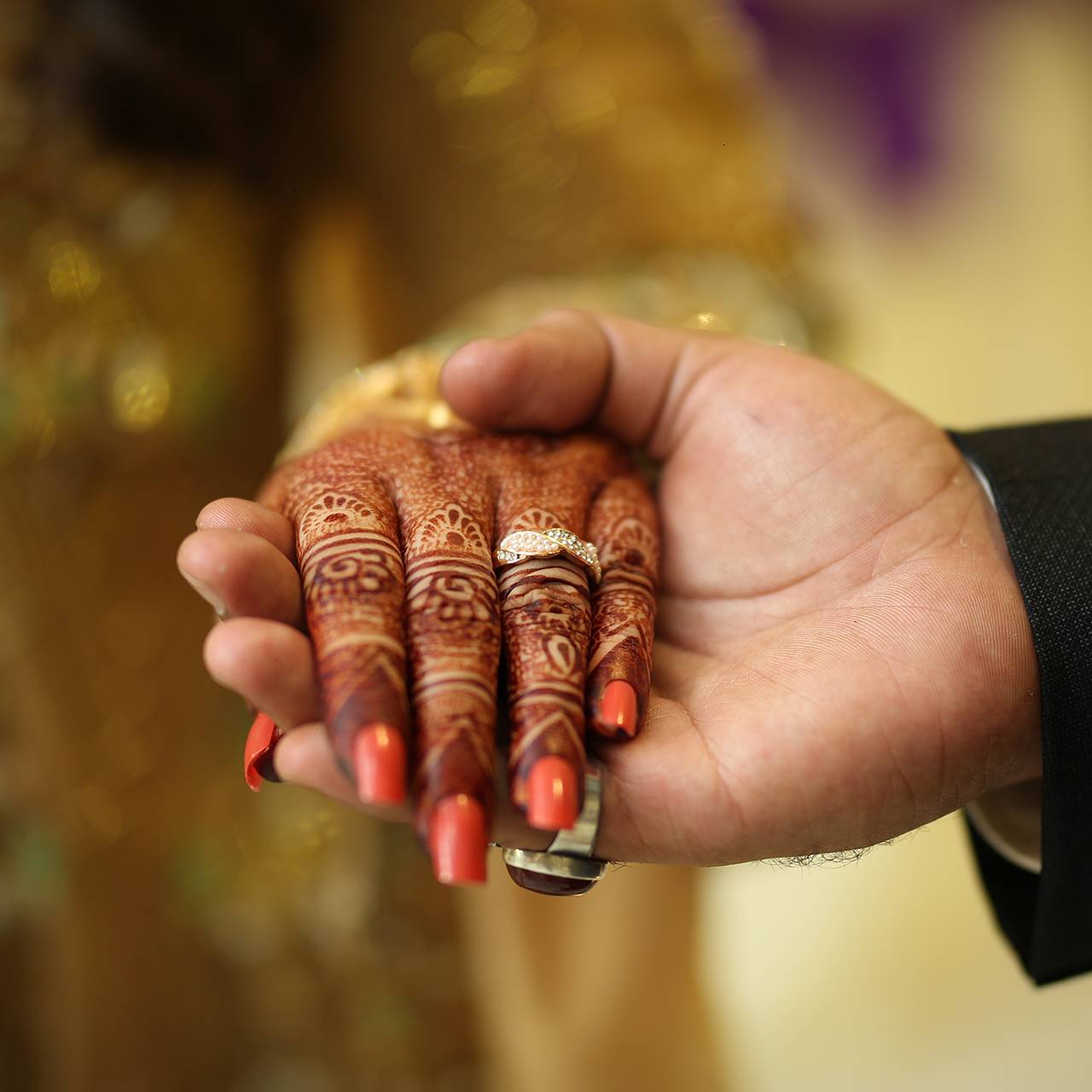 Родители жениха раздели невесту догола