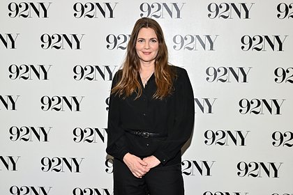 Дрю Бэрримор объяснила страх носить обтягивающую одежду на публике