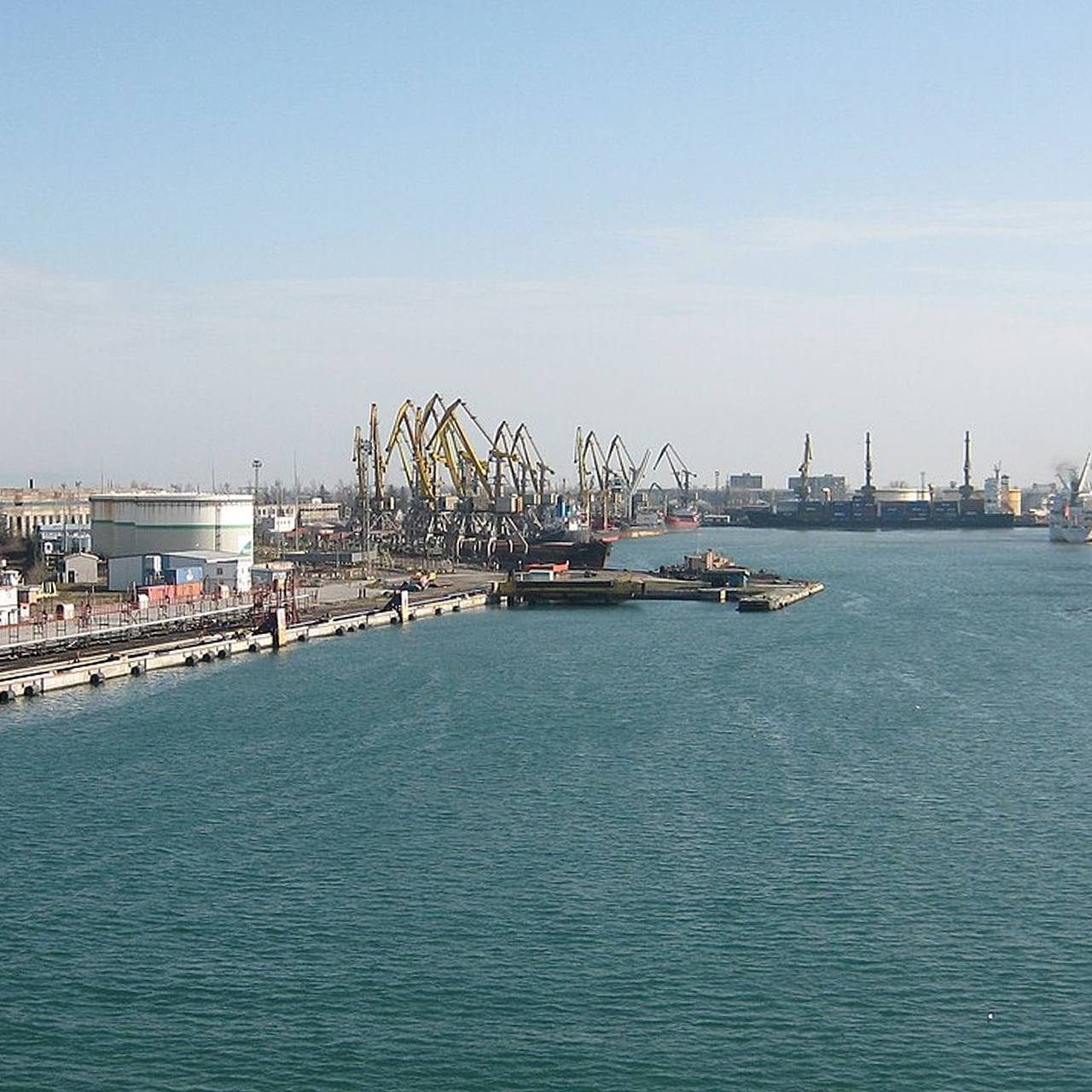 Казахстан и Грузия обсудили развитие звена коридора в обход России