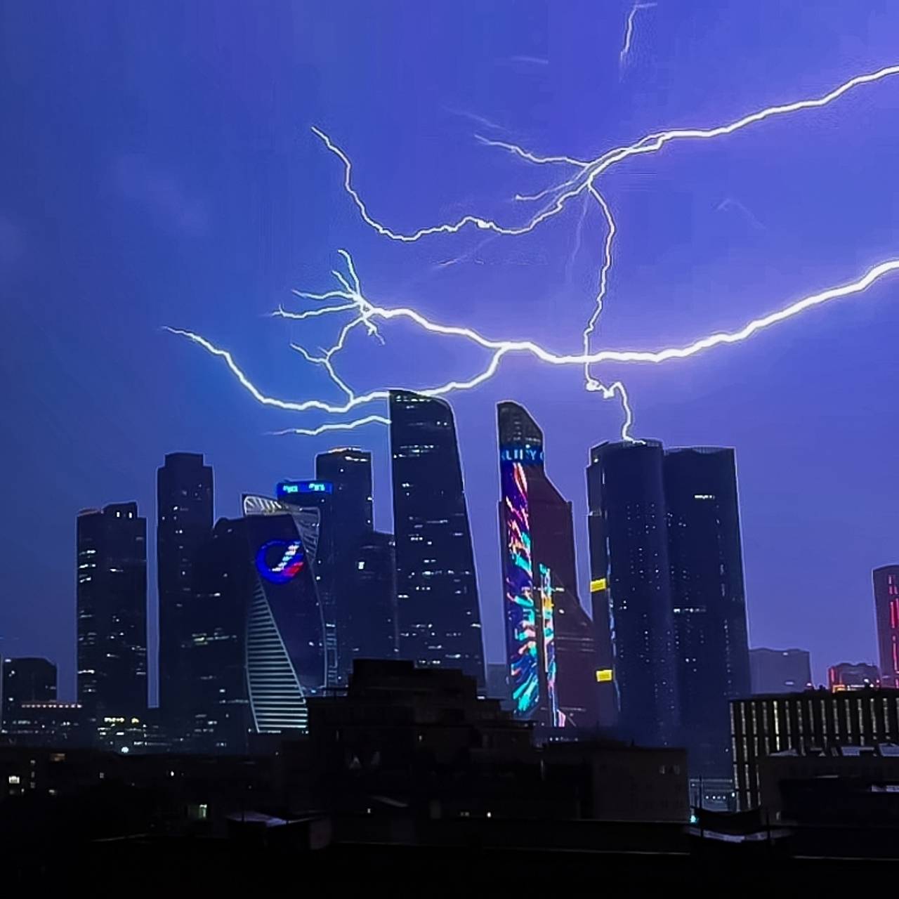 Москвичей предупредили о первой грозе