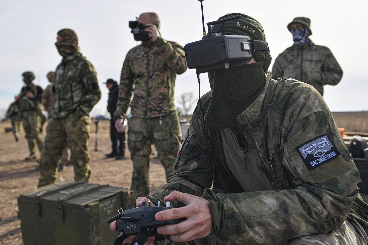 Обучение операторов FPV-дронов на полигоне добровольческого батальона имени П. А. Судоплатова, Запорожская область, Россия