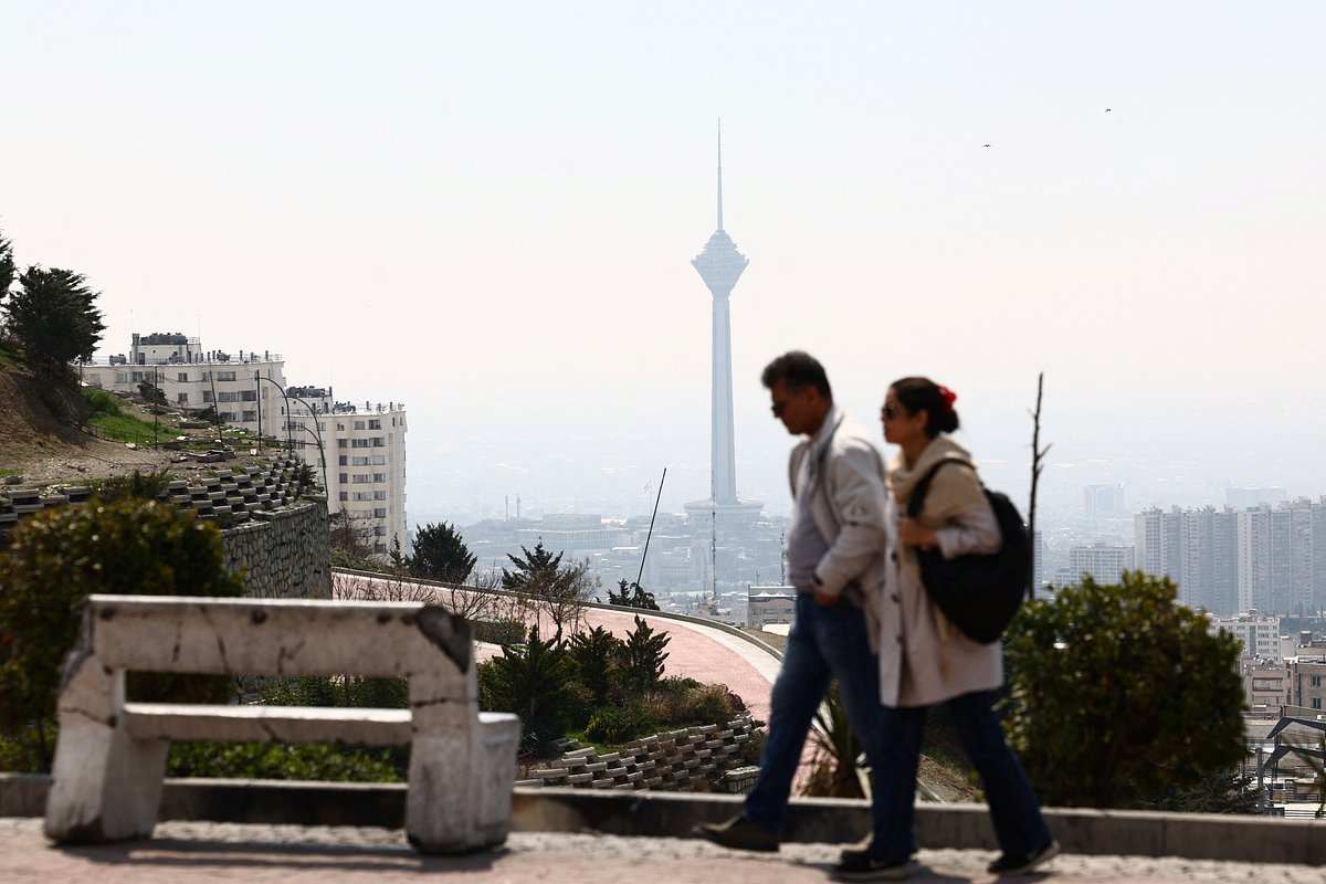 Иранцы на улицах Тегерана, Иран, 1 апреля 2026 года