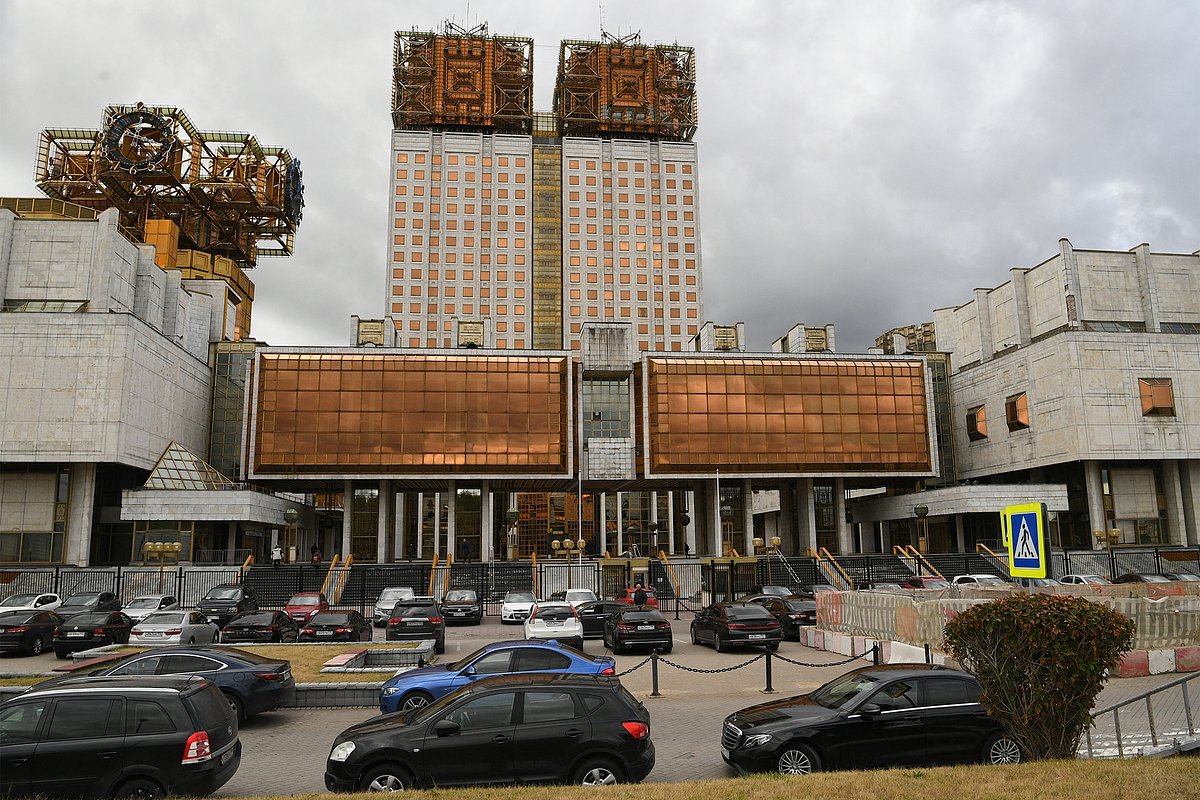 Здание РАН в Москве