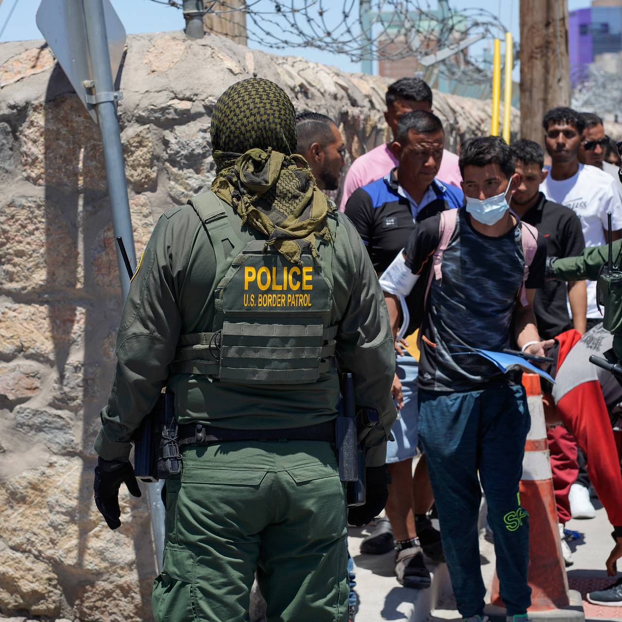 Бывший конгрессмен рассказал о секретном скрещивании инопланетян с похищенными мигрантами