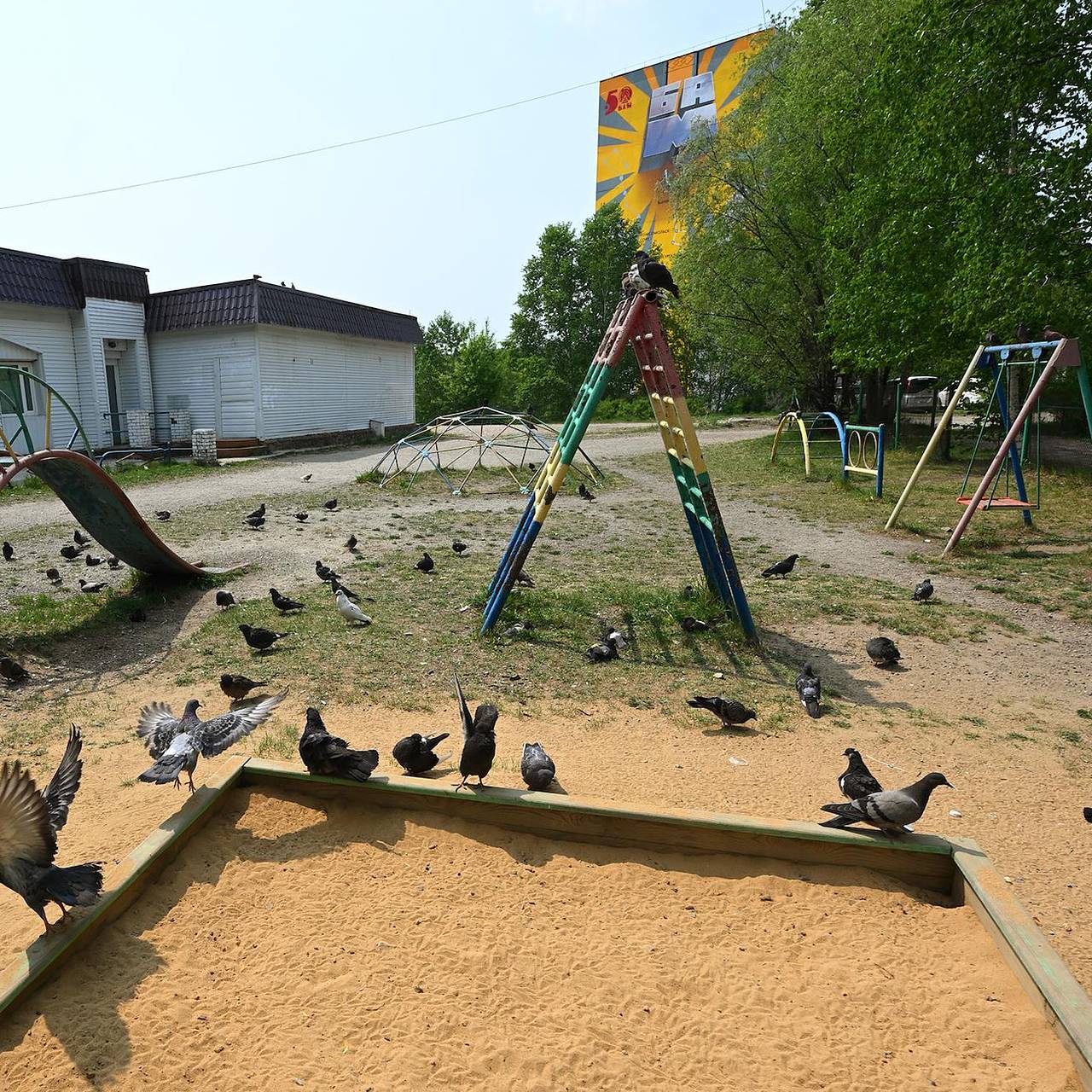 Россиян предупредили об опасности детских площадок после зимы