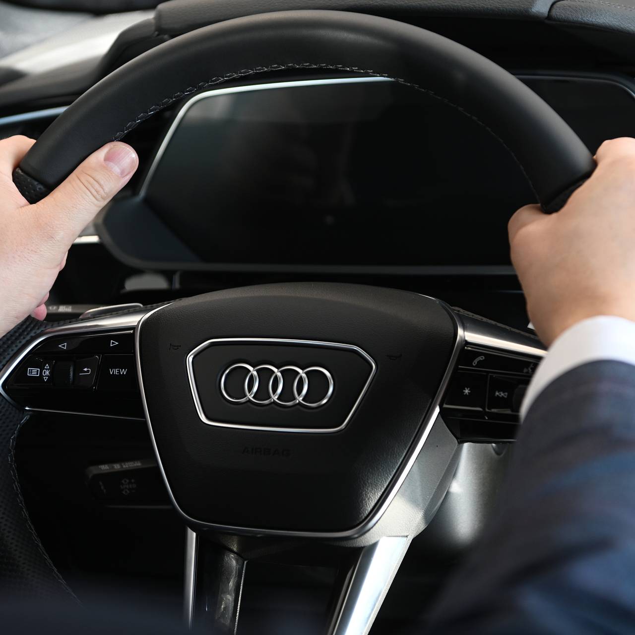 Россияне начали активно скупать новые машины ушедшего из страны бренда