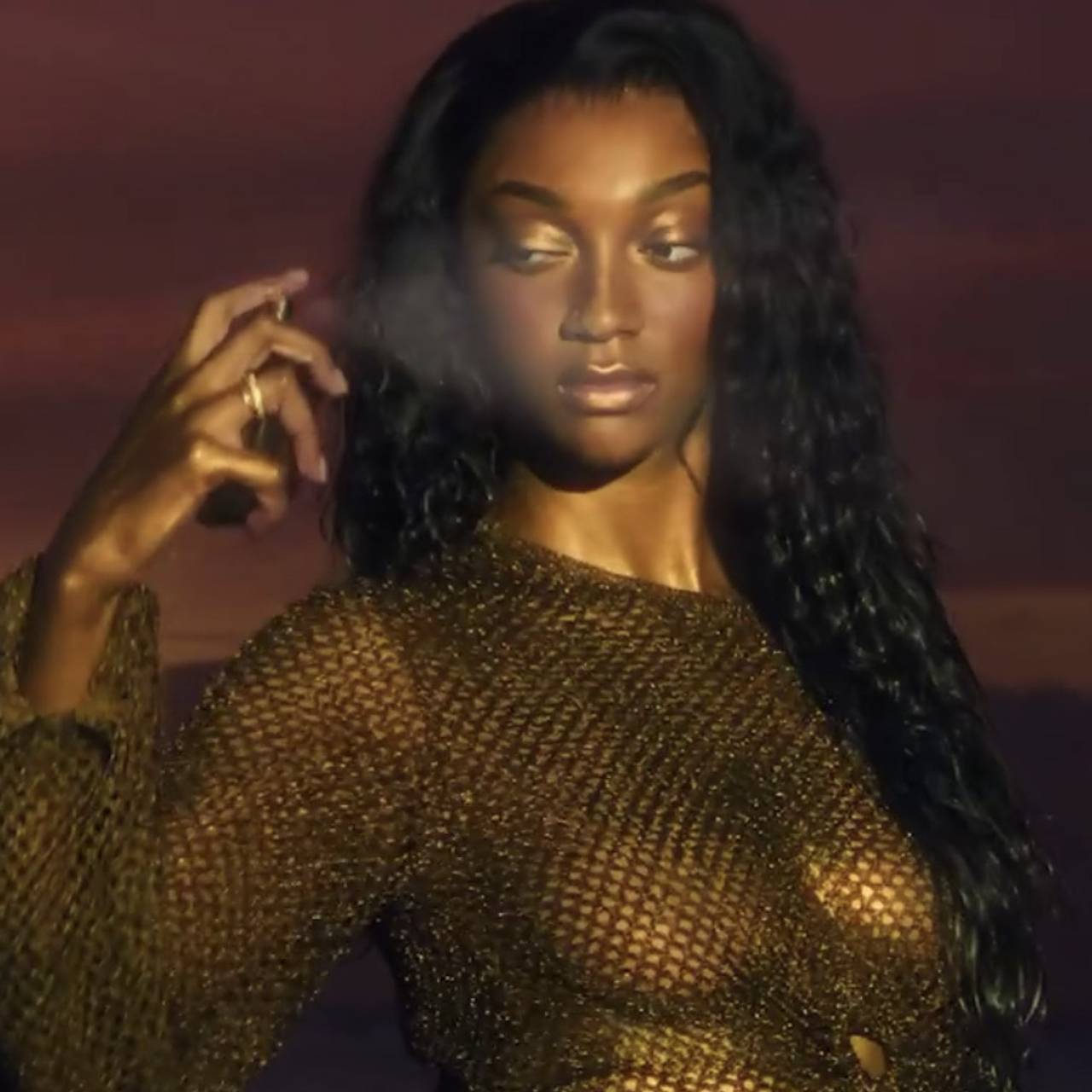 Известная баскетболистка показала голую грудь в рекламе Victorias Secret