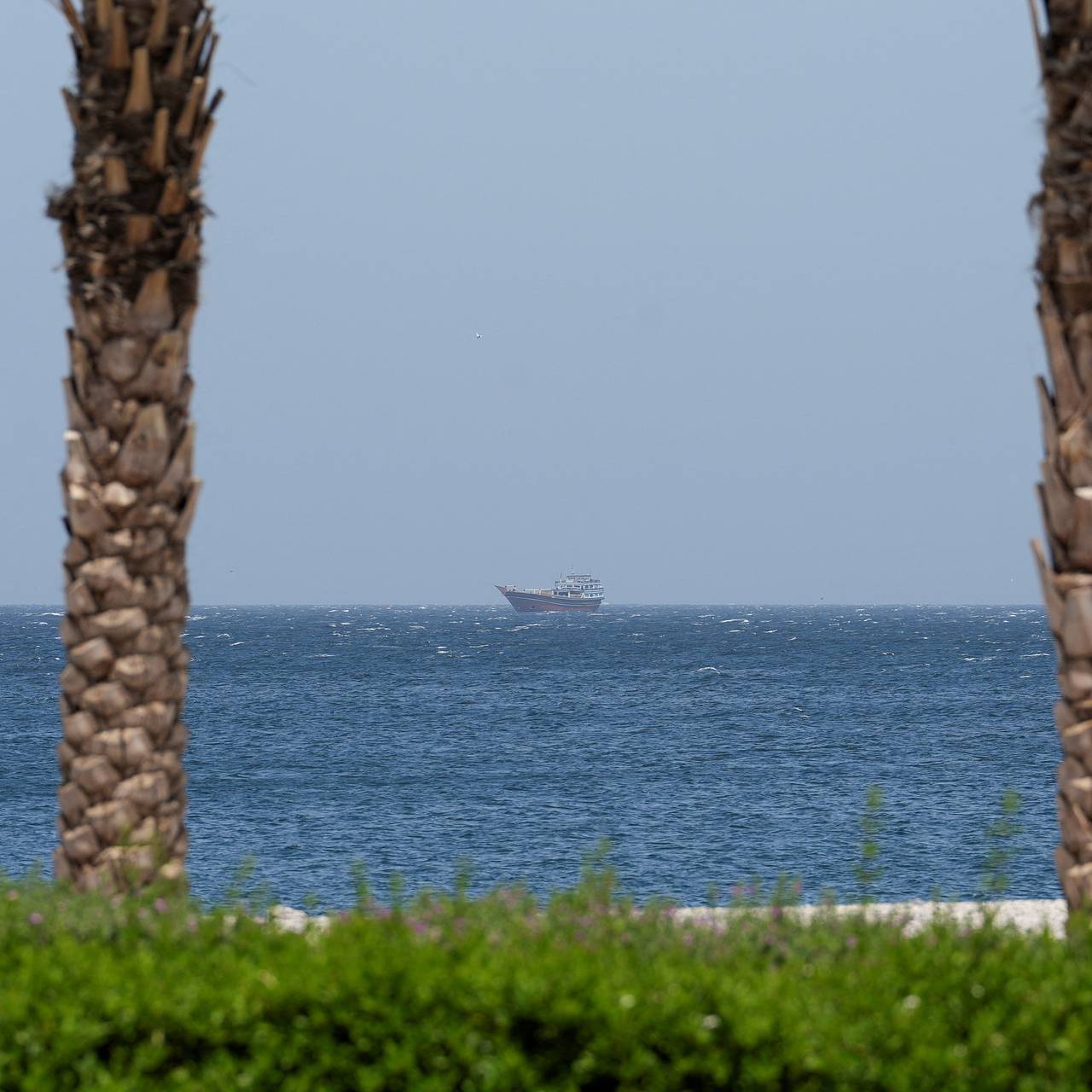 Иран остановил проход судов через Ормузский пролив