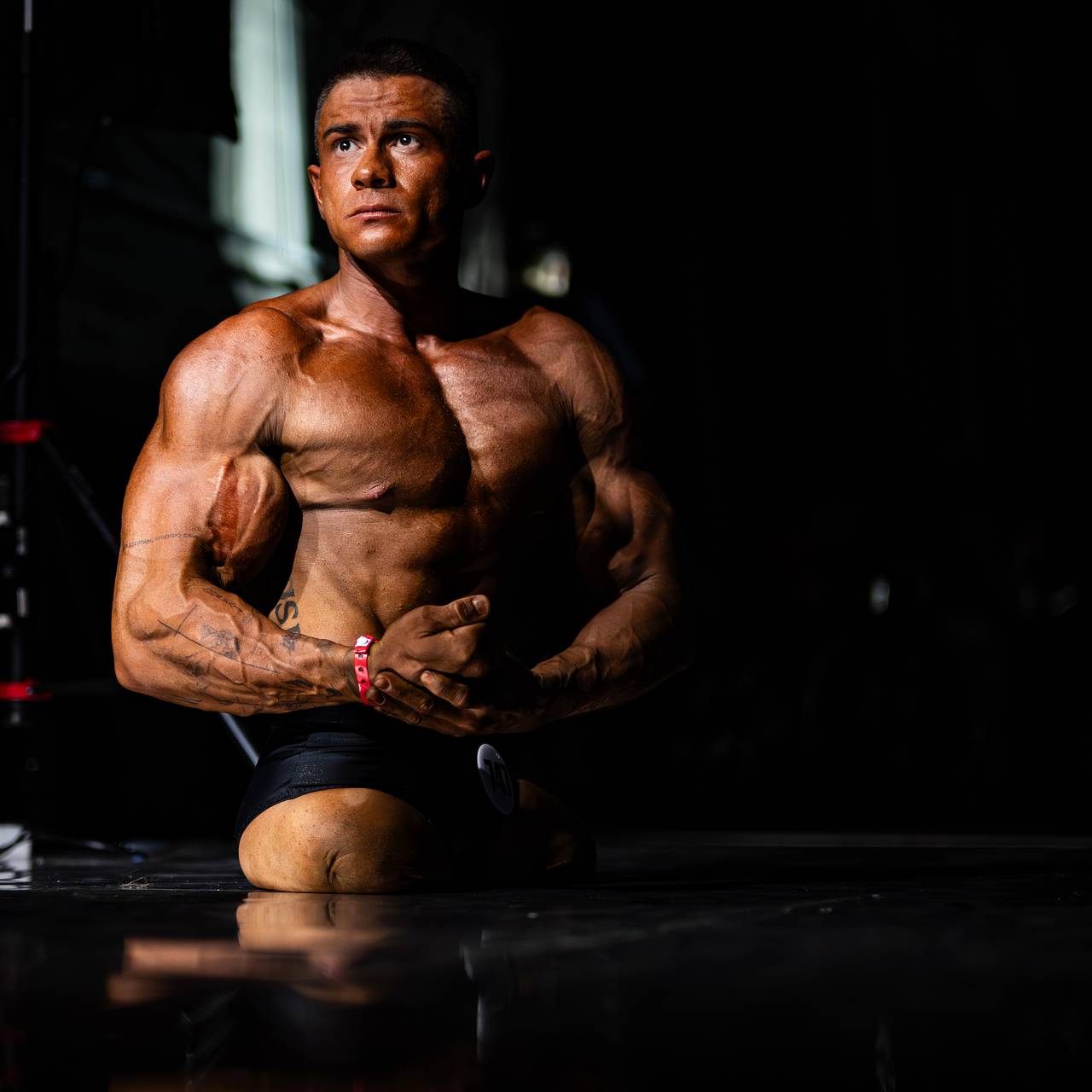 Российский блогер без ног начал подъем на самую высокую гору планеты