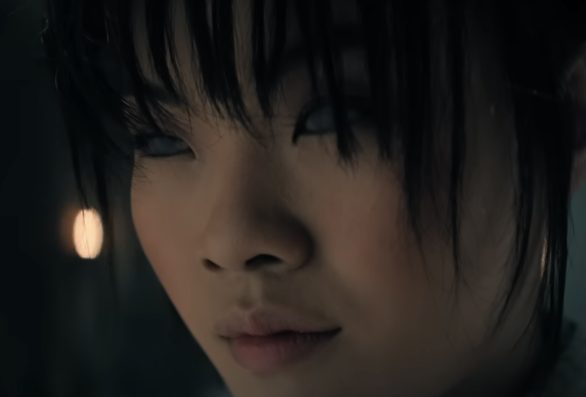 Погрузиться в роль незрячей девушки Мие помогал специальный слабовидящий тренер