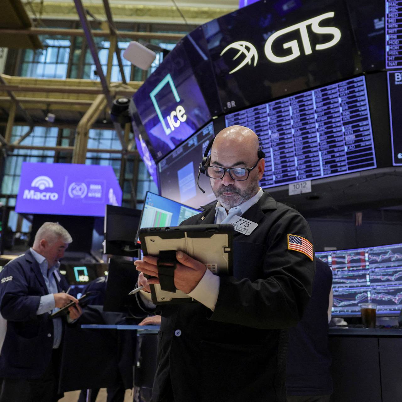 Мировой экономике предсказали двойной удар