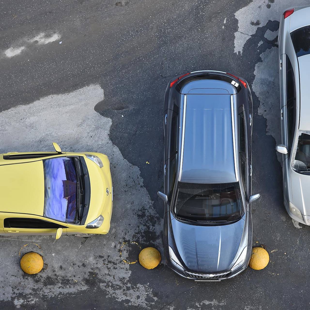 Россиян начали штрафовать за граффити и парковку с помощью ИИ