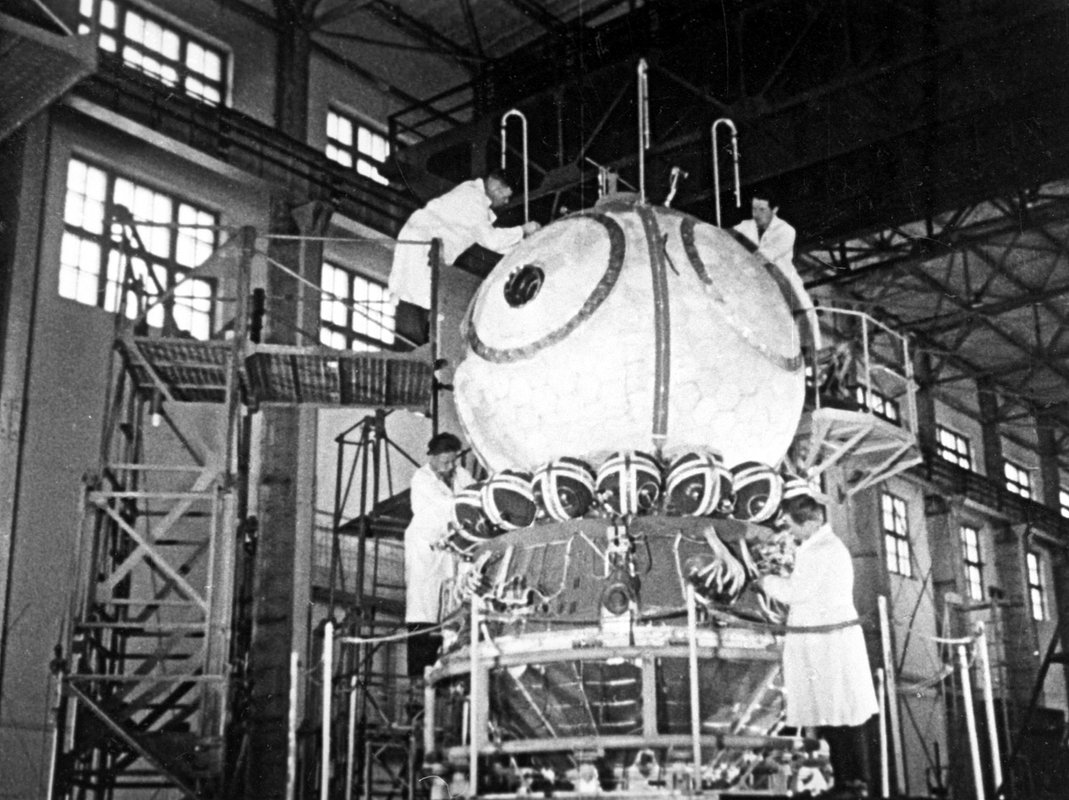 Цех сборки космического корабля «Восток-1» 