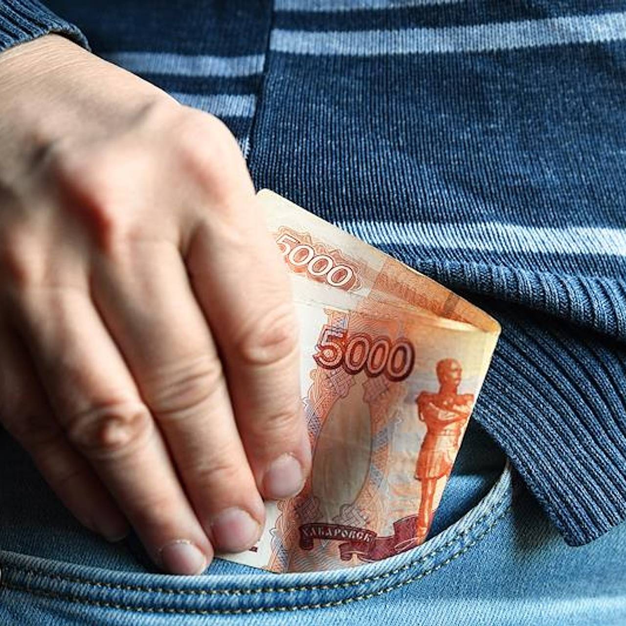 Подросток заплатил за машину россиянину игрушечными деньгами