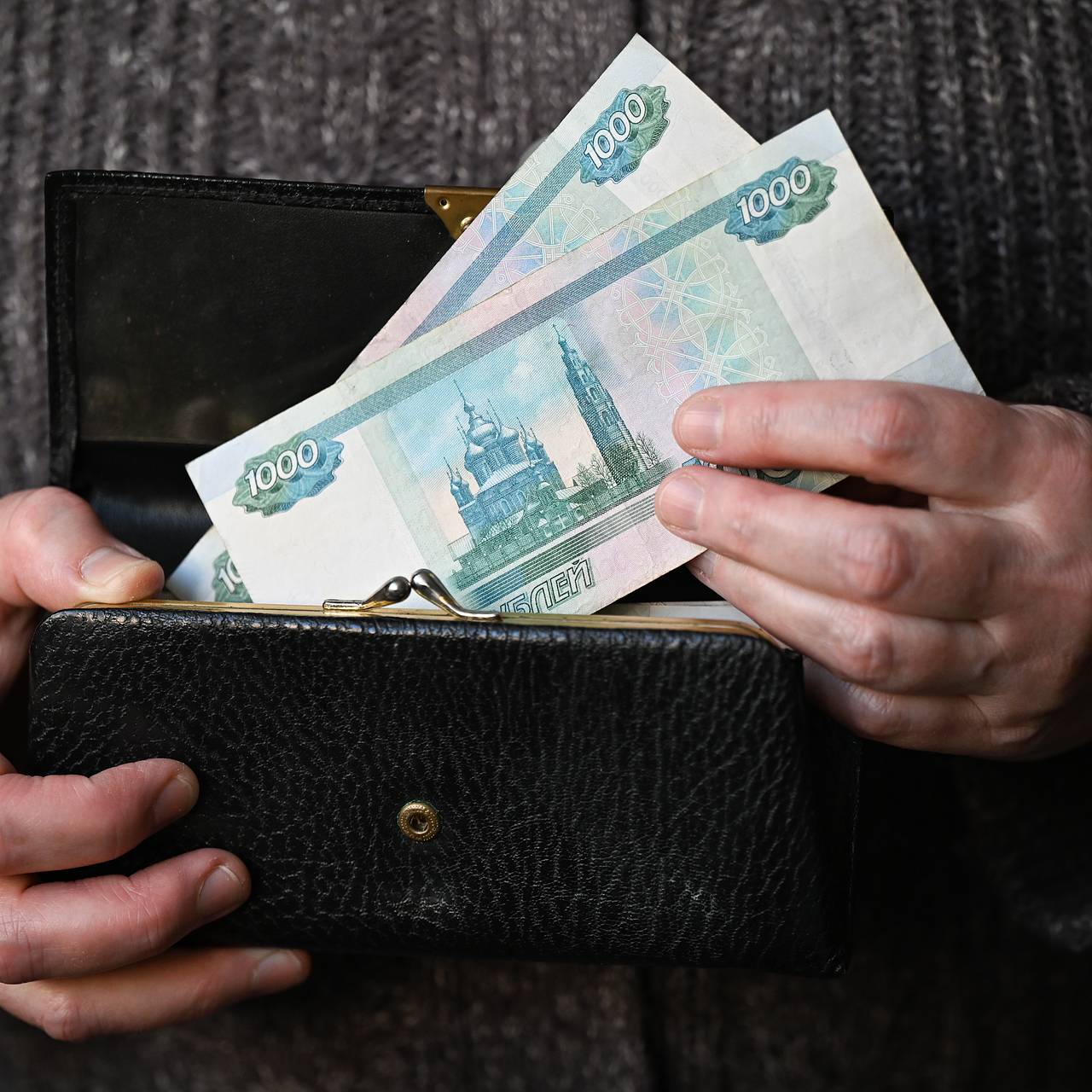 Нетрадиционный всплеск спроса на наличные объяснили отключениями интернета