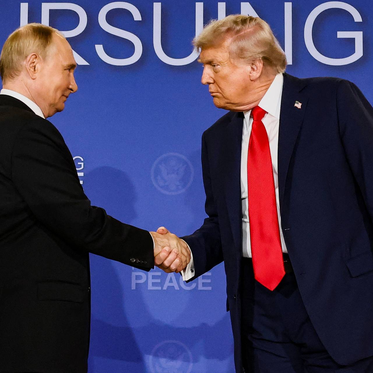 В Чехии сравнили ущерб для НАТО от Путина и Трампа