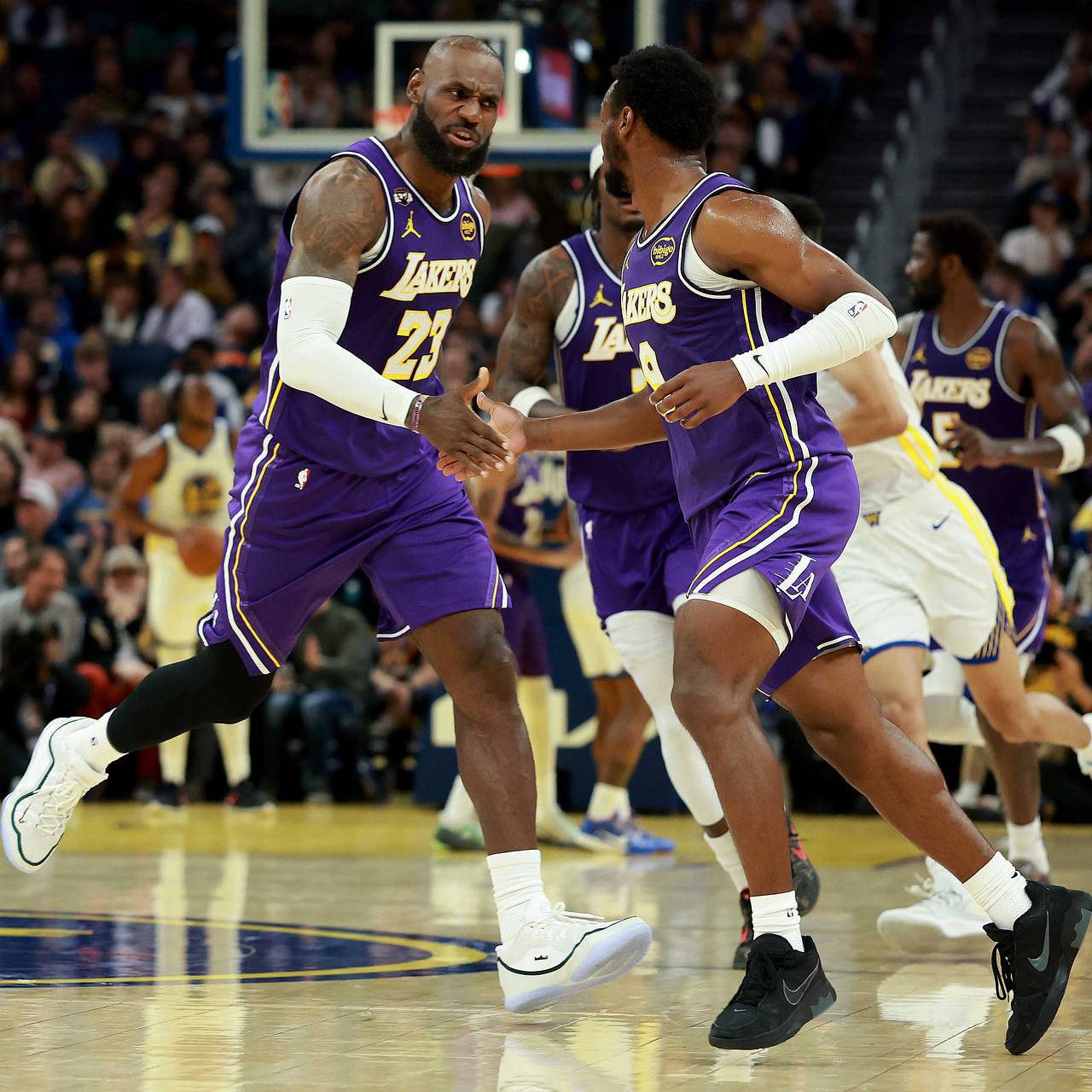 В матче НБА впервые сын сделал ассист отцу