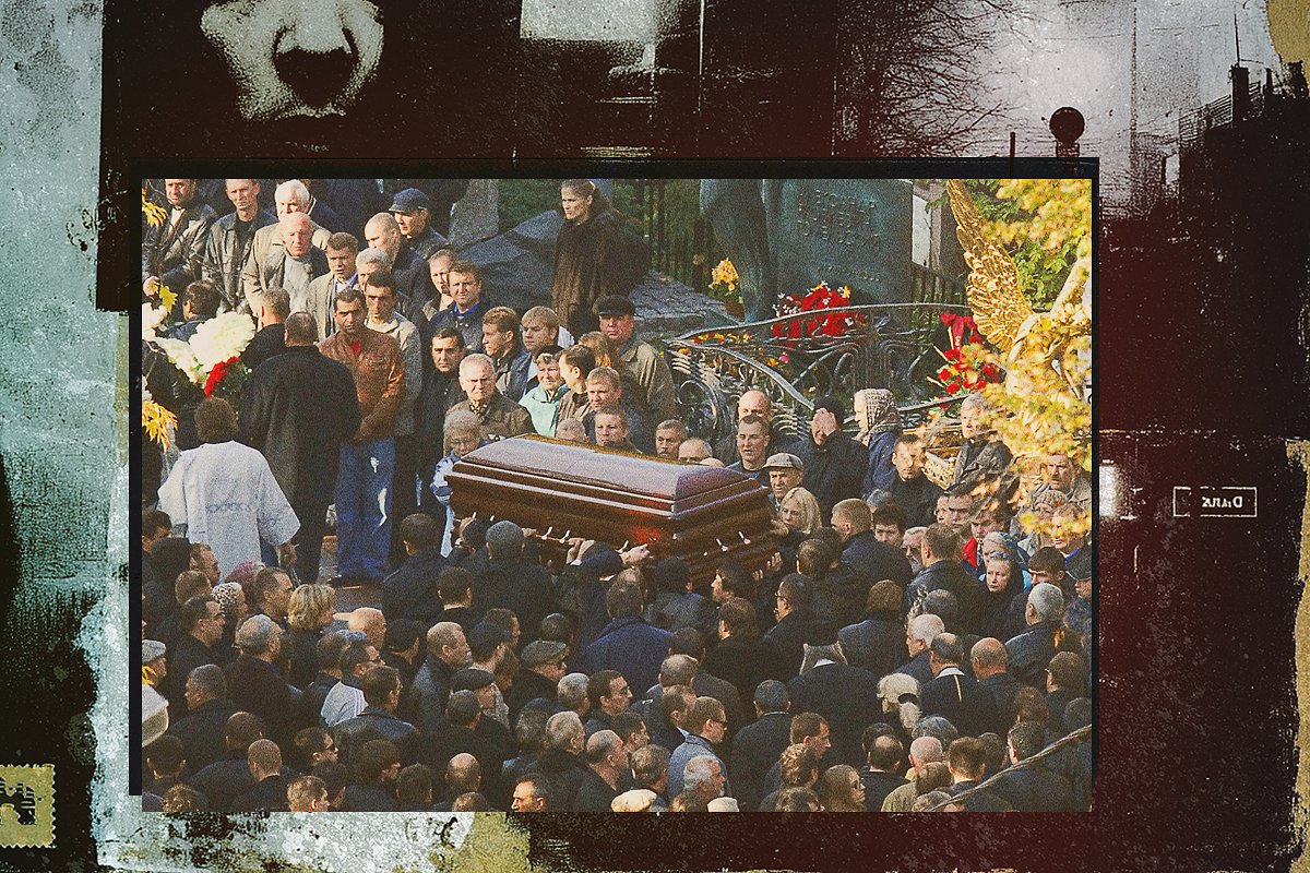 Похороны вора в законе Вячеслава Иванькова (Япончика) на Ваганьковском кладбище в Москве, 13 октября 2009 года