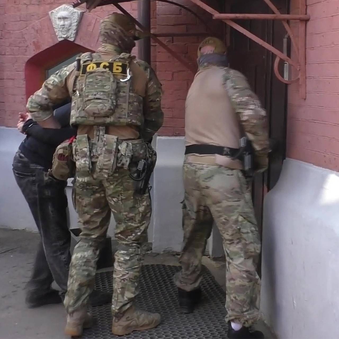 Чиновника из администрации российского города заподозрили в госизмене