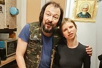 «Жизнь, которой я боюсь» Православные блогеры из Москвы покупают просрочку и радуются вещам из мусорки. Почему их смотрят миллионы?