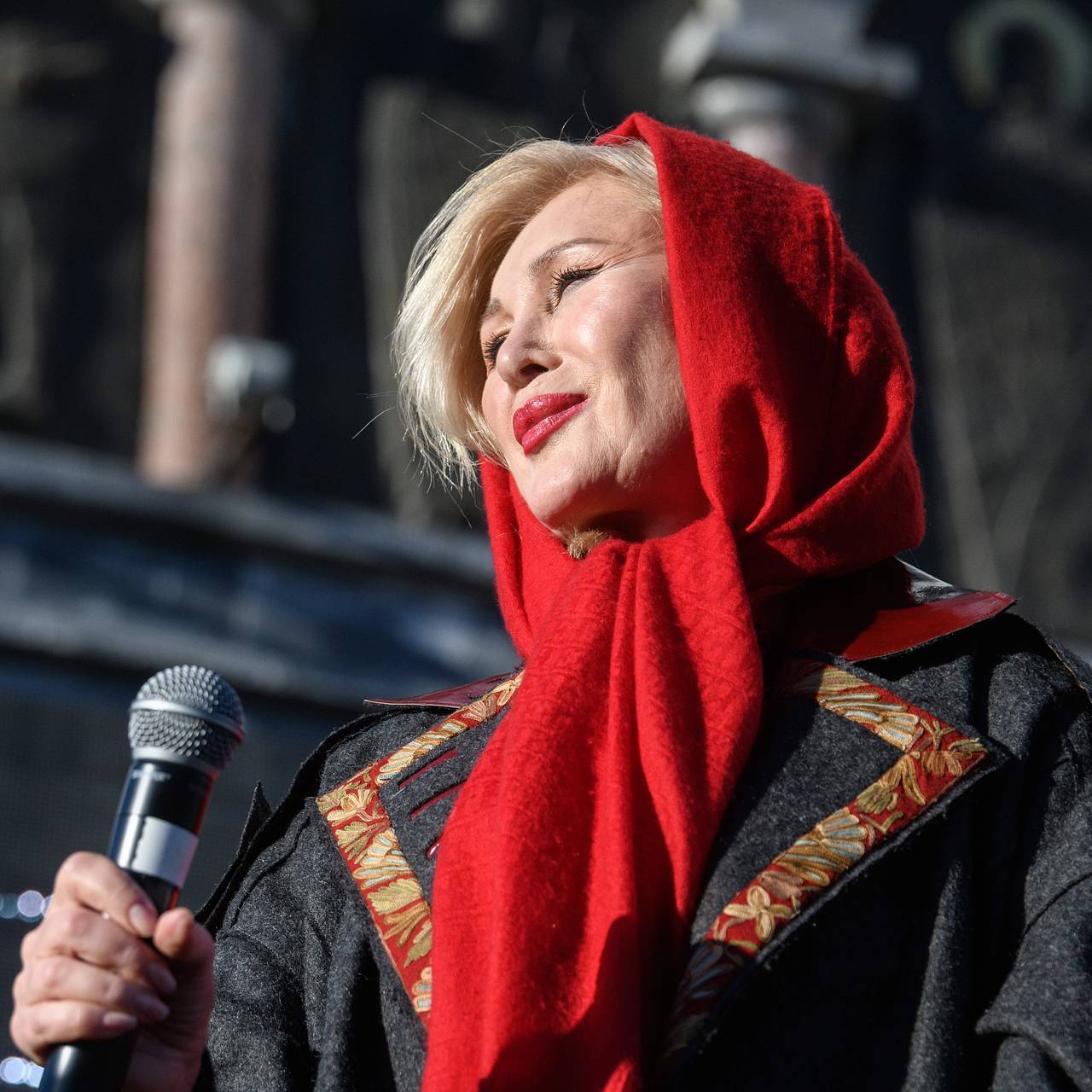 Цыганова поддержала идею отдать ей песни Пугачевой